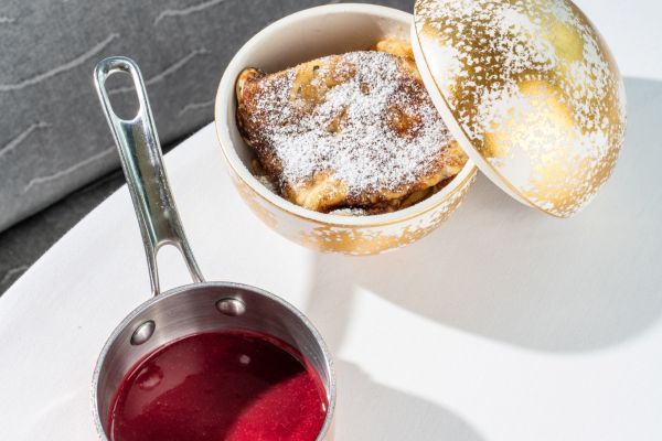 Palacsinta könnyed túrókrémmel és málna sorbettel